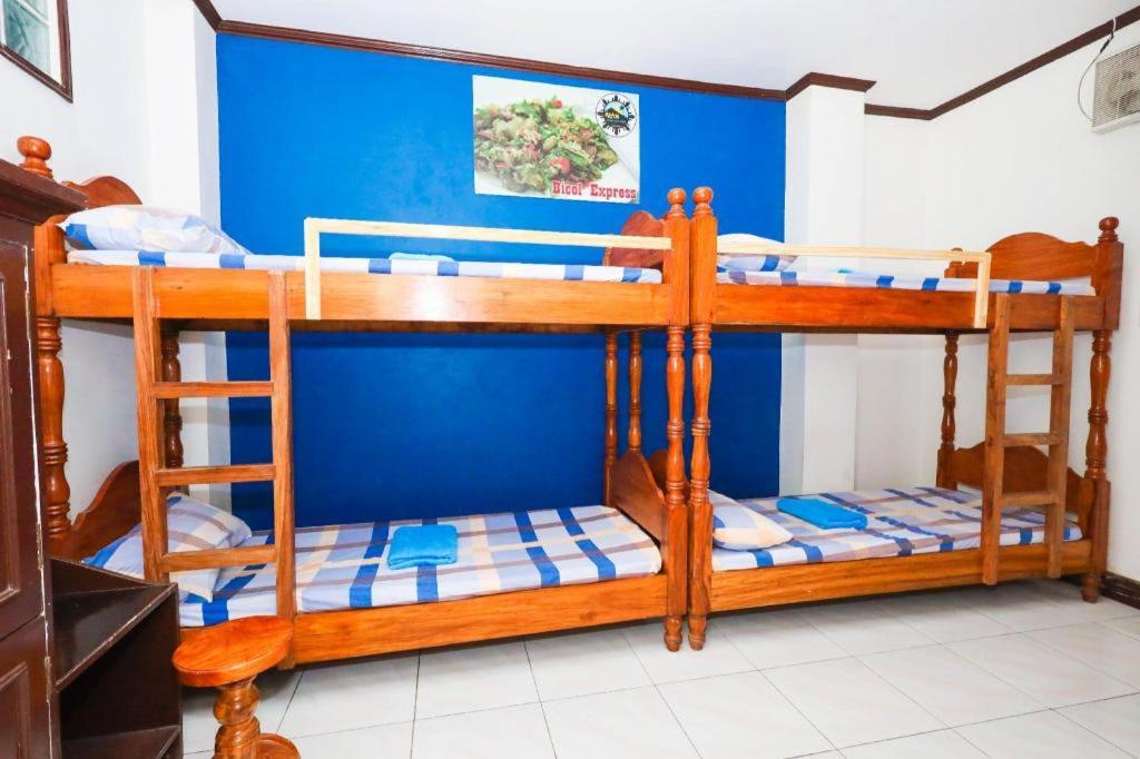 Mayon Backpackers Hostel Legazpi Esterno foto